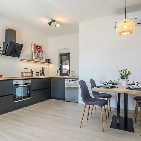 Maella Apartman *