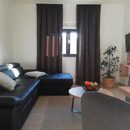 Maella Apartman