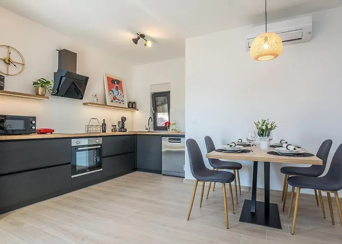 Maella Apartment *