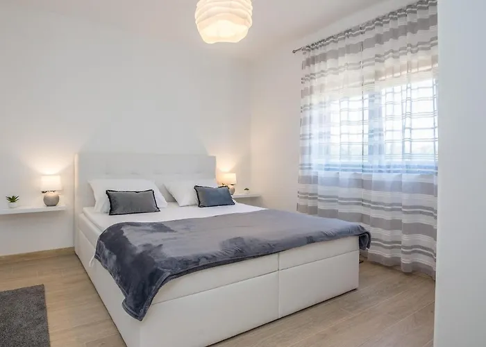 Maella Apartment *